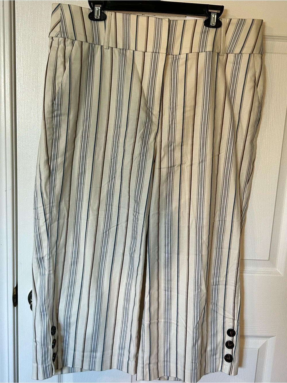 Lane Bryant Laney Stripped Capris Pants Size 16 NWT
